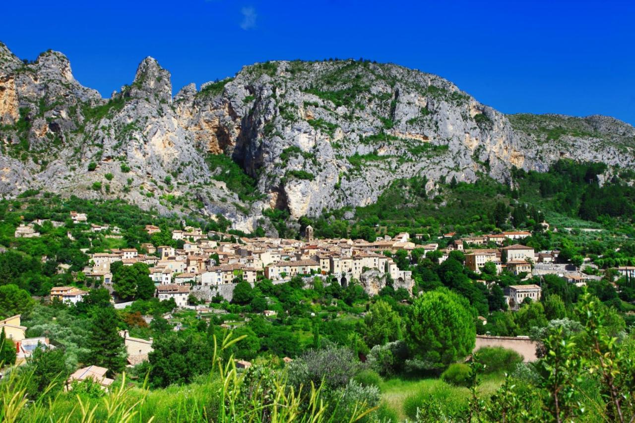 La Maison Des Collines Allemagne-en-Provence Luaran gambar